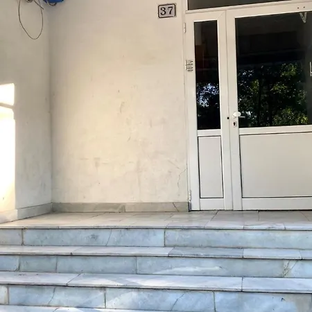 Bratanov Edelweiess Апартаменты